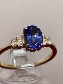 Gold Ring with Tanzanite and Diamonds