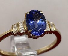 Gold Ring with Tanzanite and Diamonds