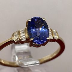 Gold Ring with Tanzanite and Diamonds