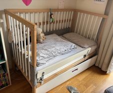 mokee wooden baby/toddler cot with mattress