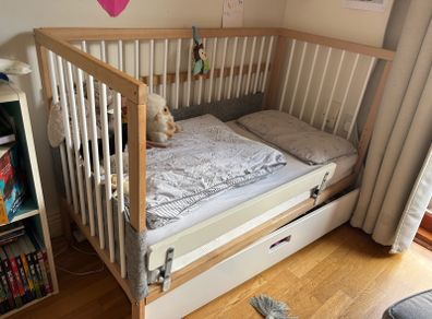 mokee wooden baby/toddler cot with two mattresses