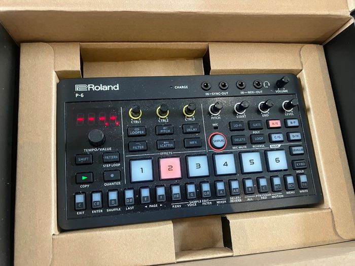 Roland AIRA Compact P-6 Sampler
