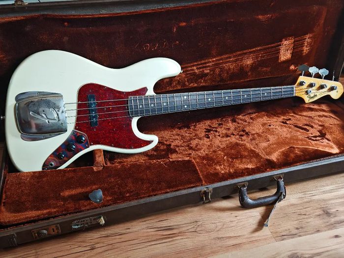 Vintage 1966 Fender Jazz Bass