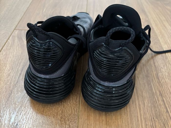 Nike 2090 Black & Charcoal Size 5