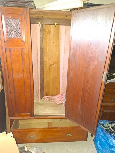 wardrobe