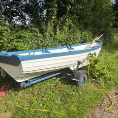Lovely, Lake boat