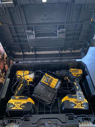 DeWalt professional 18V XR Brushless Twin Drill Set