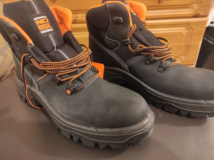 Work Boots - No Risk - Size 12