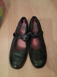 Girl's shoes