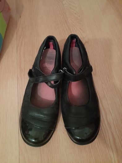Girl's shoes