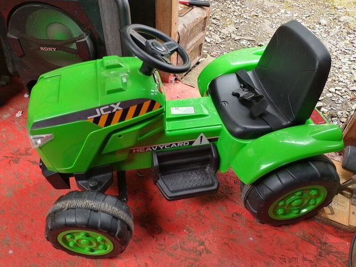 New Ex display Kids 12V Electric Ride-On Tractor