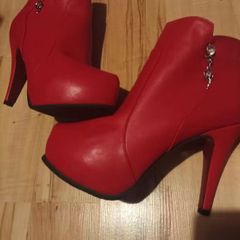 Brand new heels UK6