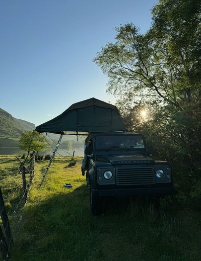 Thule Roof Tent with annex and roof bars for Defender
