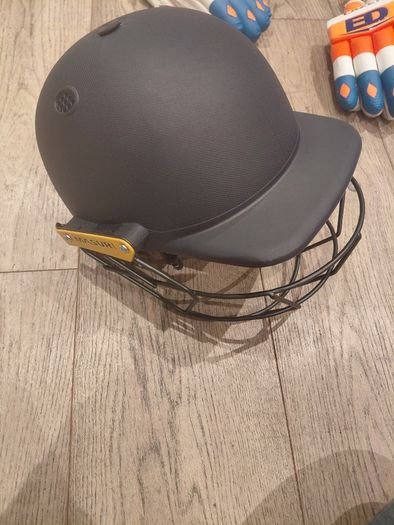 Cricket Set - youth -  including Sports Hub Legend  bat and  Masuri Helmet