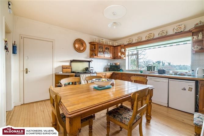 Dining table and chair set