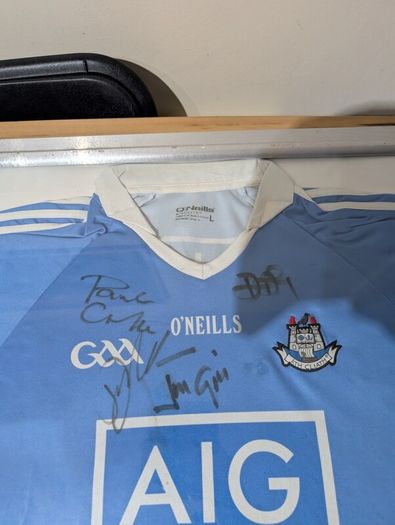 Framed and signed Dublin GAA jersey JIM Galvin and key players