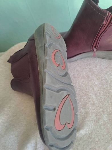 Heavenly Feet purple leather ankle boots
