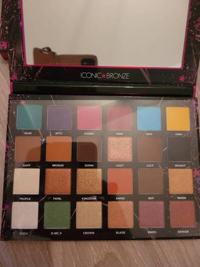 Iconic cut crease queens Eyeshadow palette