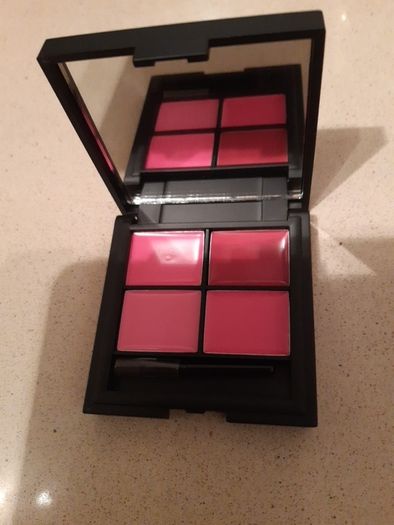 Sleek Lip 4 Palette with Mirror.