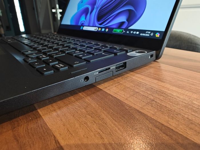 Dell Latitude 5300 2in1 | i5 | 16GB | 256GB | 13" FHD Rotated Touchscreen | Win11