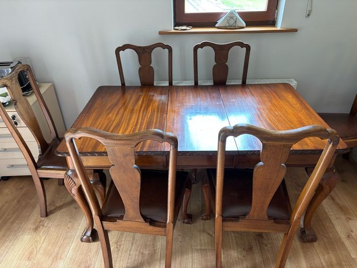 Solid kitchen table and chairs