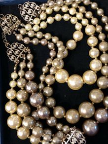 pearl necklace and bracelet set