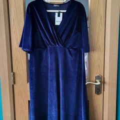 Brand new CurveWow navy velvet dress size 16