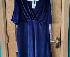 CurveWow navy velvet dress, Size 16, BNWT