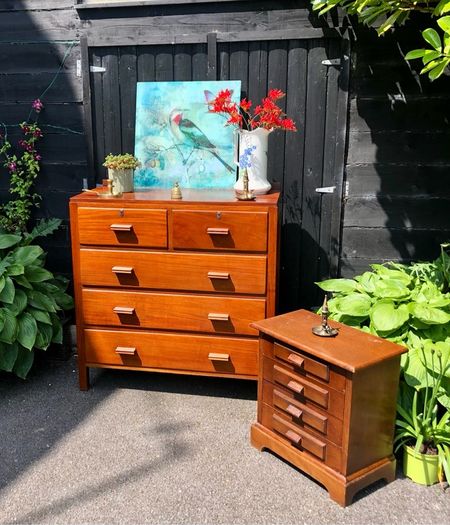 chest of drawers
