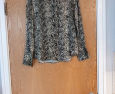 Zara Long Sleeved  Blouse.  S. Large- 14.  B.N.W.T  ( No Paper Tag).