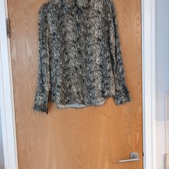 Zara Long Sleeved  Blouse.  S. Large- 14.  B.N.W.T  ( No Paper Tag).