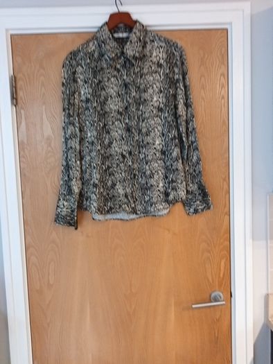 Zara Long Sleeved  Blouse.  S. Large- 14.  B.N.W.T  ( No Paper Tag).