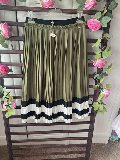 skirt Bnwt relish khaki fine pleat elastic waistband skirt size small