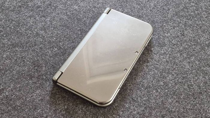 New Nintendo 3DS XL Metallic Grey 16GB Excellent Screens