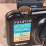 FUJIFILM FINEPIX JX400 digital camera 16mp mega pixel plus charger and case Image 2