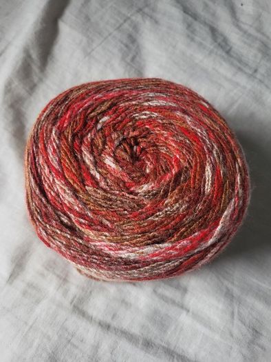 Hobbii Tea Time acrylic cake yarn 200g reds NEW