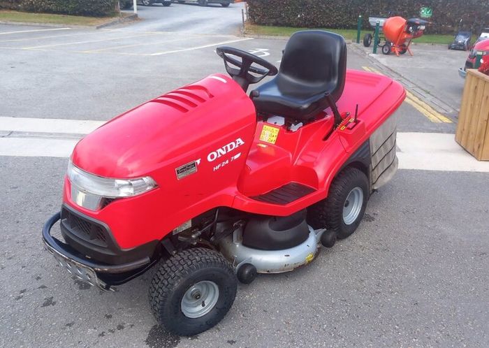 Honda HF 2417 Ride on Tractor Mower