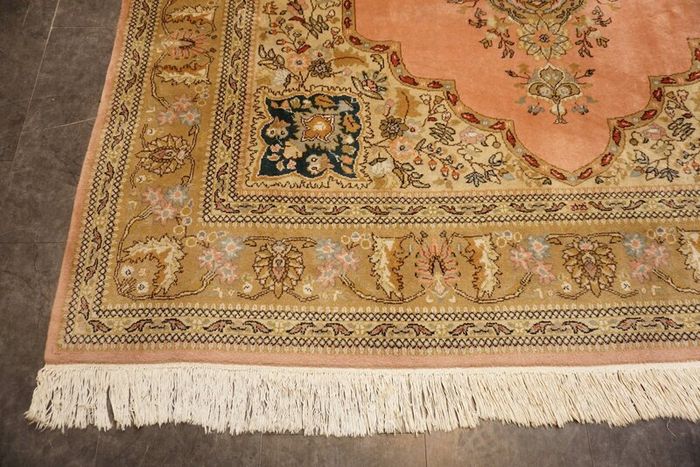 P.ersian Tabriz Signed Rug (TABSIg)