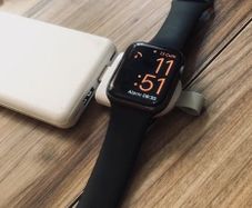 Last two Apple Watch iWatch series magnetic wireless charger white USB Free viewing
