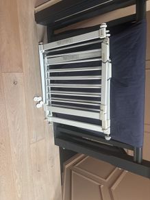 Safety 1st stair gate + extender (2x 20 euro each)