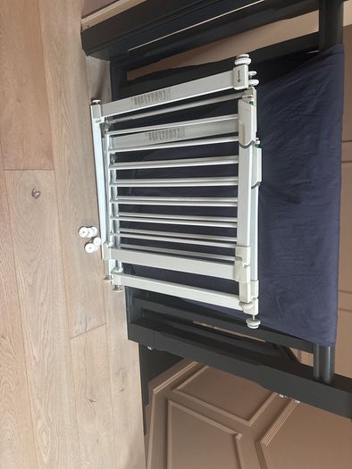 Safety 1st stair gate + extender (2x 20 euro each)