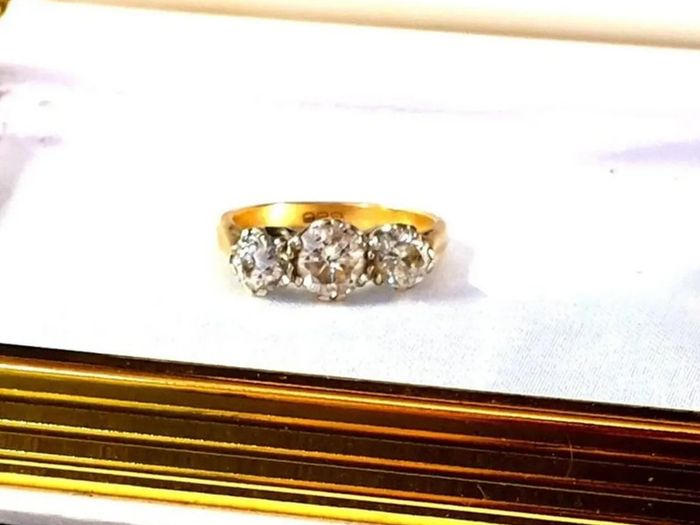 Vintage 24ct Gold Diamond Trilogy Ring