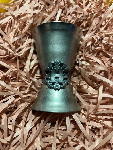 HENDRICKS GIN Jigger Pourer spirit measure genuine product Hendrick's Limited Edition  Brand New limited edition measure. Has 25ml and 30ml lines at one end and 50ml and 60ml at the other end. Stainless steel finish