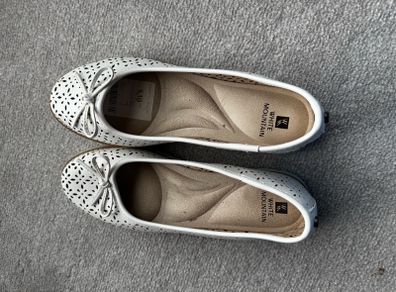 flat shoes