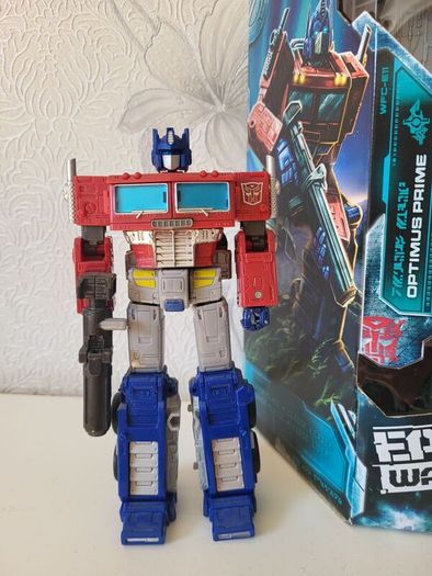 Transformers Earthrise Optimus Prime