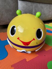 Bright Starts Having a Ball Roll & Chase Bumble Bee