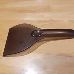 Heavy duty ice scraper