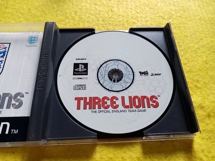 Three Lions The official England team game PlayStation1 Ps1 PlayStation 2 ps2 games Original