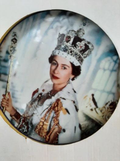 new in unopened box queen Jubilee plate
