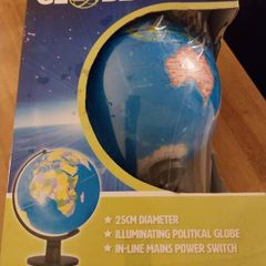 Bnib light up globe 25euro in smyths